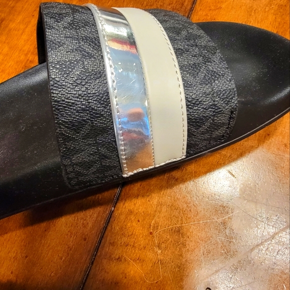 Michael Kors Brandy Slide Sandals - Picture 5 of 5